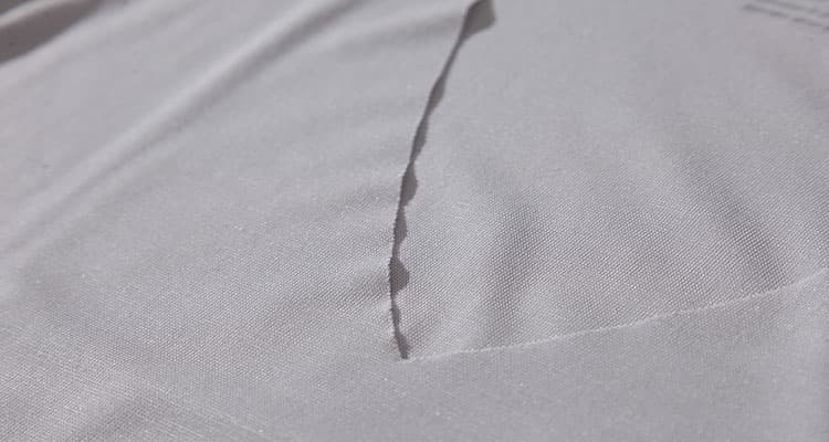 白シャツから透けにくいインナー(下着)選び