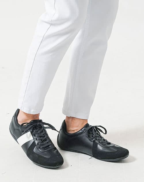 メンズにおすすめの黒スニーカー