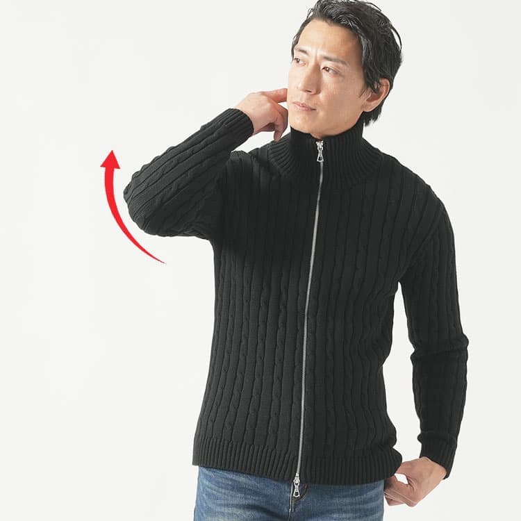 ストレッチが効いている黒のジップアップカーディガン例