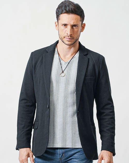 大きいサイズでもおしゃれに見える黒テーラードジャケット