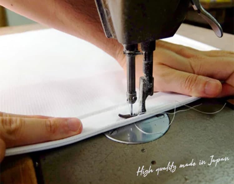 日本工場での縫製の様子