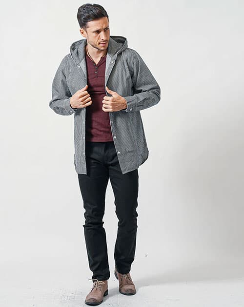 ぽっちゃり体型におすすめのパンツをはいた男性　