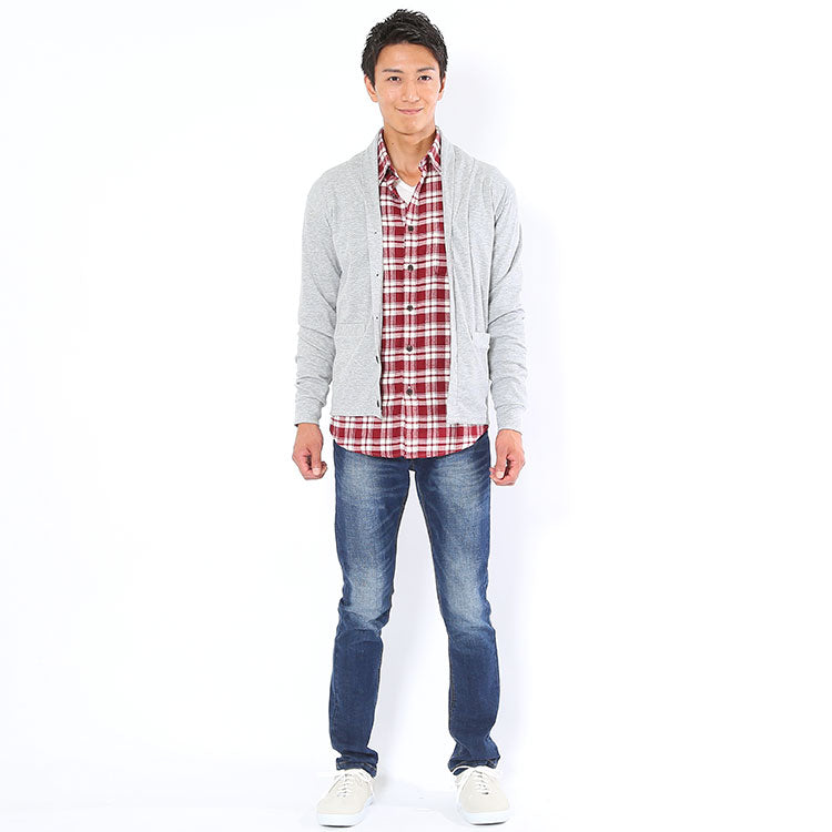 グレーカーディガンに合うズボンとのコーディネート