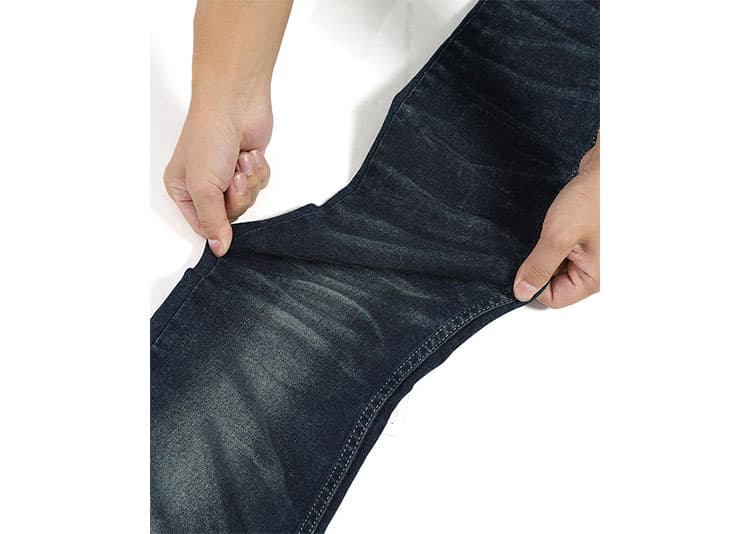 テーパードパンツ