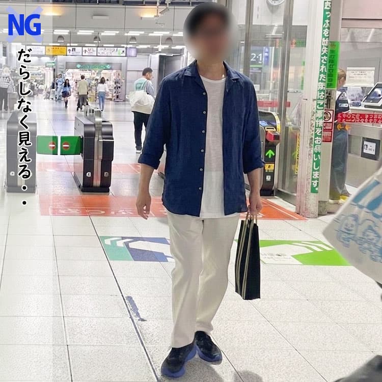リネンシャツのインナーに薄手のTシャツを入れたダサいコーデ例
