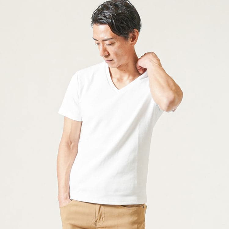 Vネック白Tシャツ
