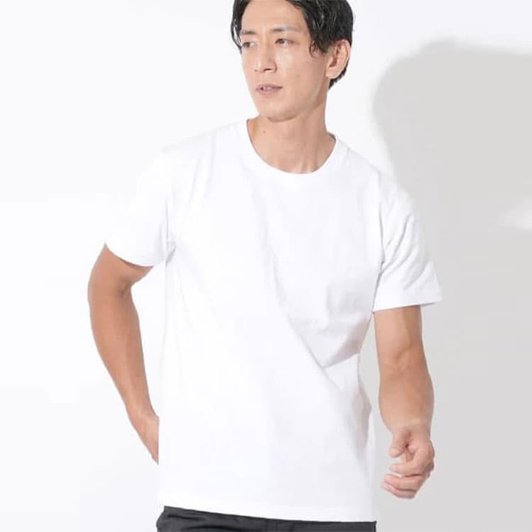 メンズにおすすめの厚手白Tシャツの着用例