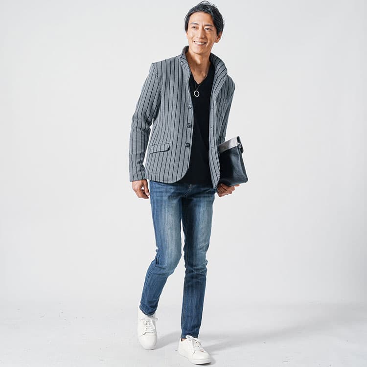 40代メンズの大人ファッションにジーンズのカジュアルダウンをきれいめにつくる