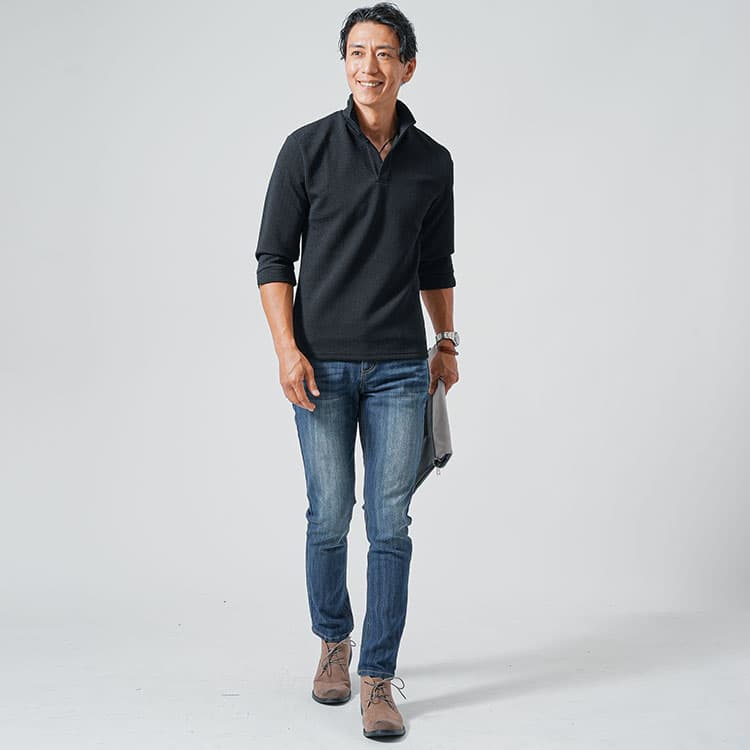 着丈の短いトップスを着ると脚長に見えてきれいめコーデになる