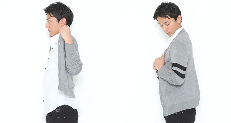 カーディガンの正しい着方③襟まわりを整える