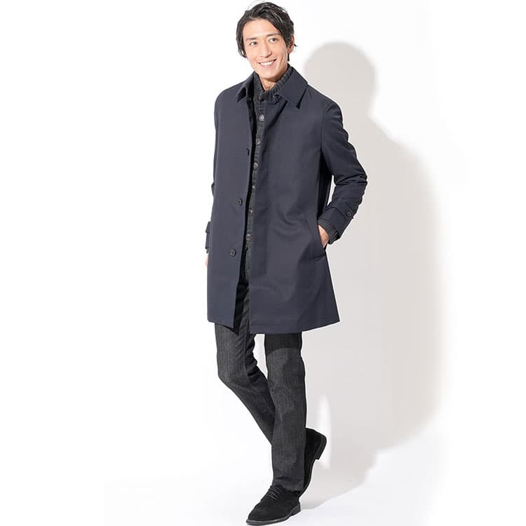 黒デニムでつくる、大人の冬モノトーンカジュアル