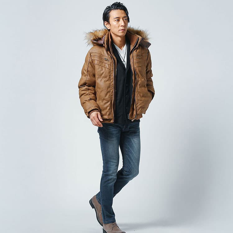 カーディガンのインナーにTシャツを合わせた冬コーデ