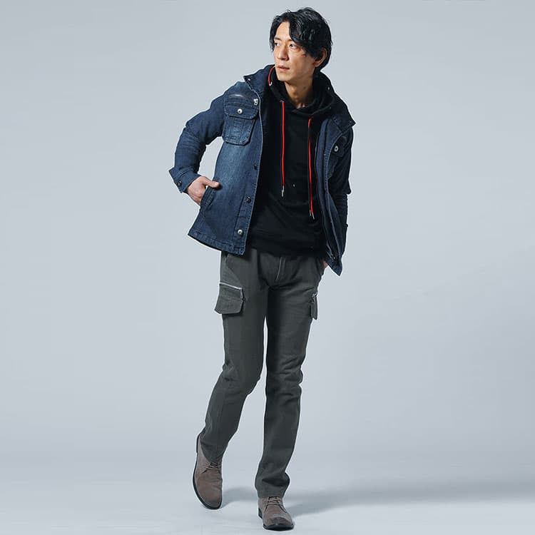 シンプルかっこいいデニムジャケット×パーカーコーデ