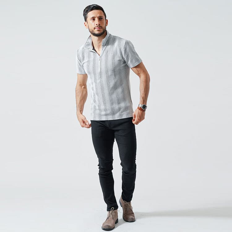 縦ライン×黒パンツで魅せる、爽やか夏スタイルアップ術