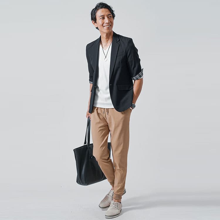 テーパードジョガー×半袖ジャケットで品よく！30代のきれいめ夏カジュアルコーディネート