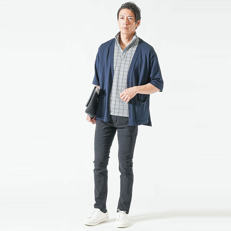 ネイビーカーディガン×チェックポロシャツの重ね着コーデ