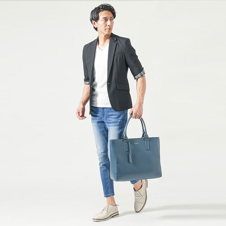 きれいめ×色気で魅せる、大人のジャケデニスタイル