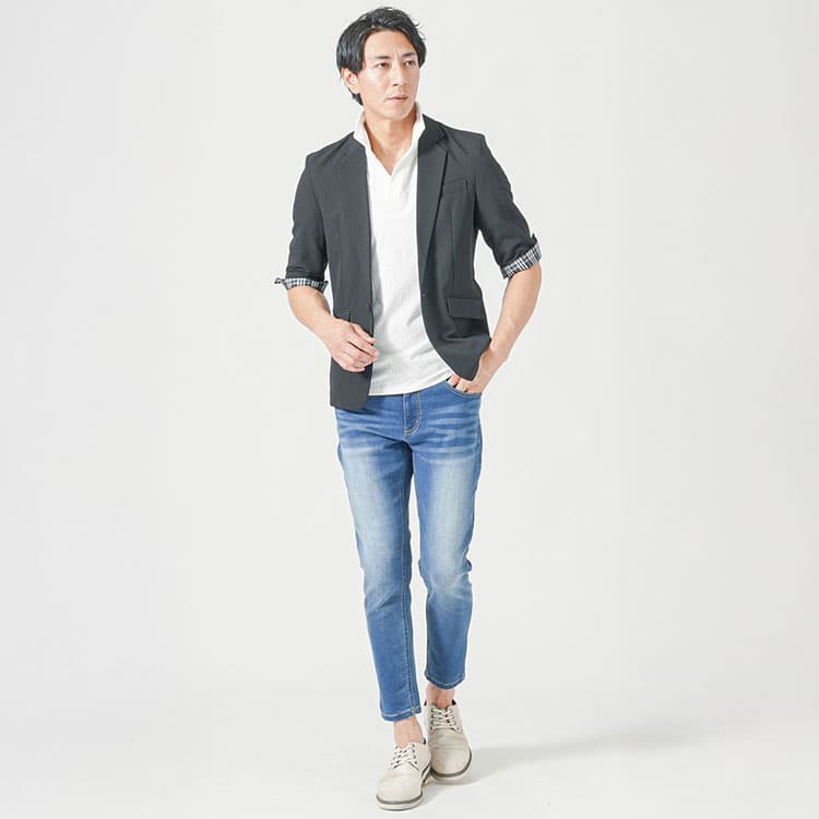 メンズにおすすめの黒ジャケットとスキニーデニムを合わせた清潔感のあるコーディネート